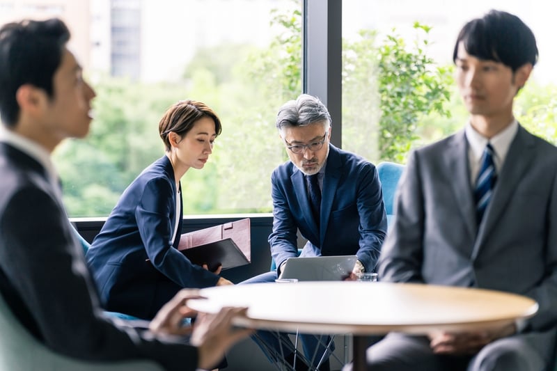 无法与潜在客户达成交易？掌握 4 个自动化网上销售的策略和技巧 featured image